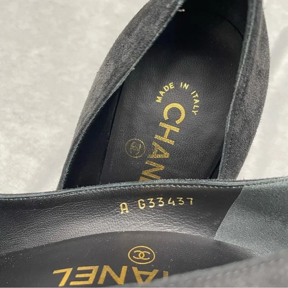 Chanel Black Suede CC Pumps with Pearl-Trim - Picture 4 of 6